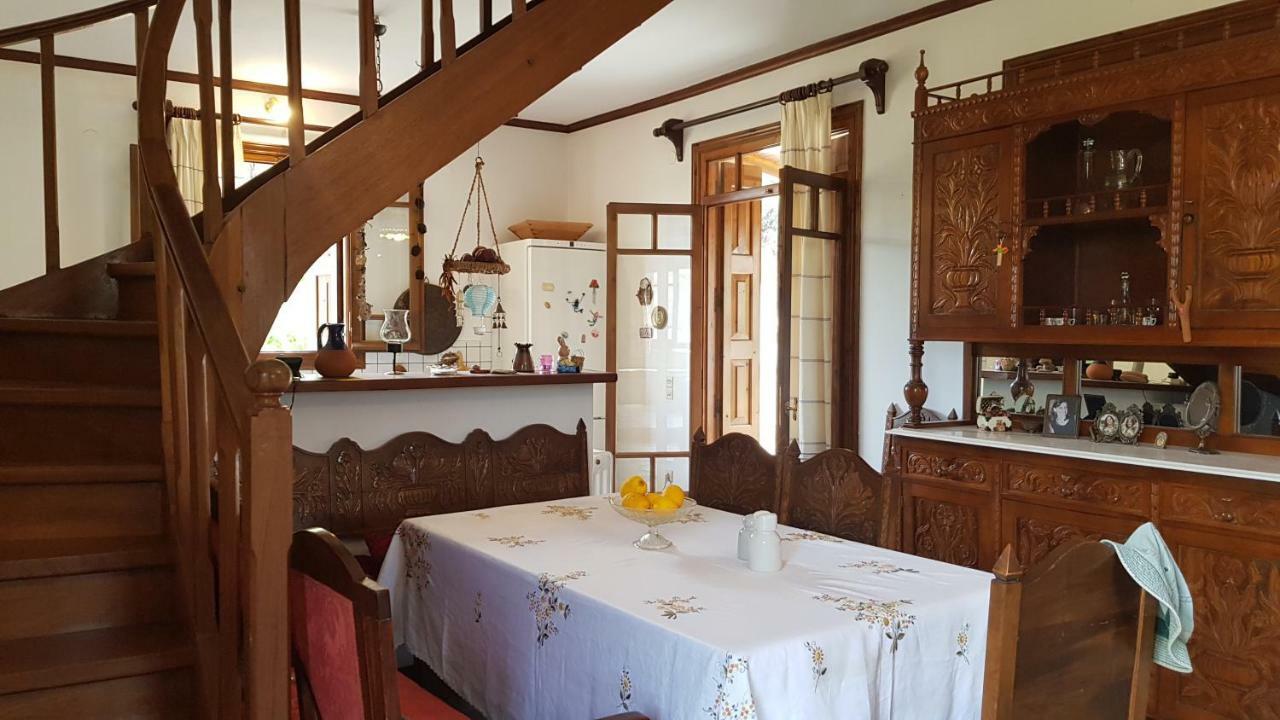 Ample Modern Country Home 네아 에피다브로스 외부 사진